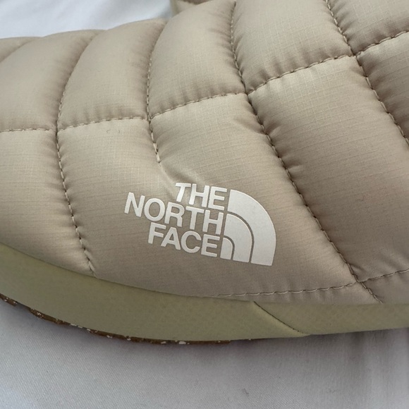 The North Face Women’s Thermoball Mule Quilted Slip-On Shoes in Gravel. NWT! - Picture 5 of 9